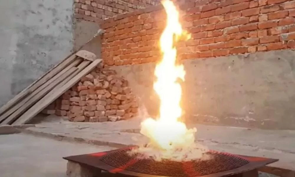 Εντυπωσιακό: "Έκρηξη ηφαιστείου" με 1 εκατομμύριο σπίρτα!